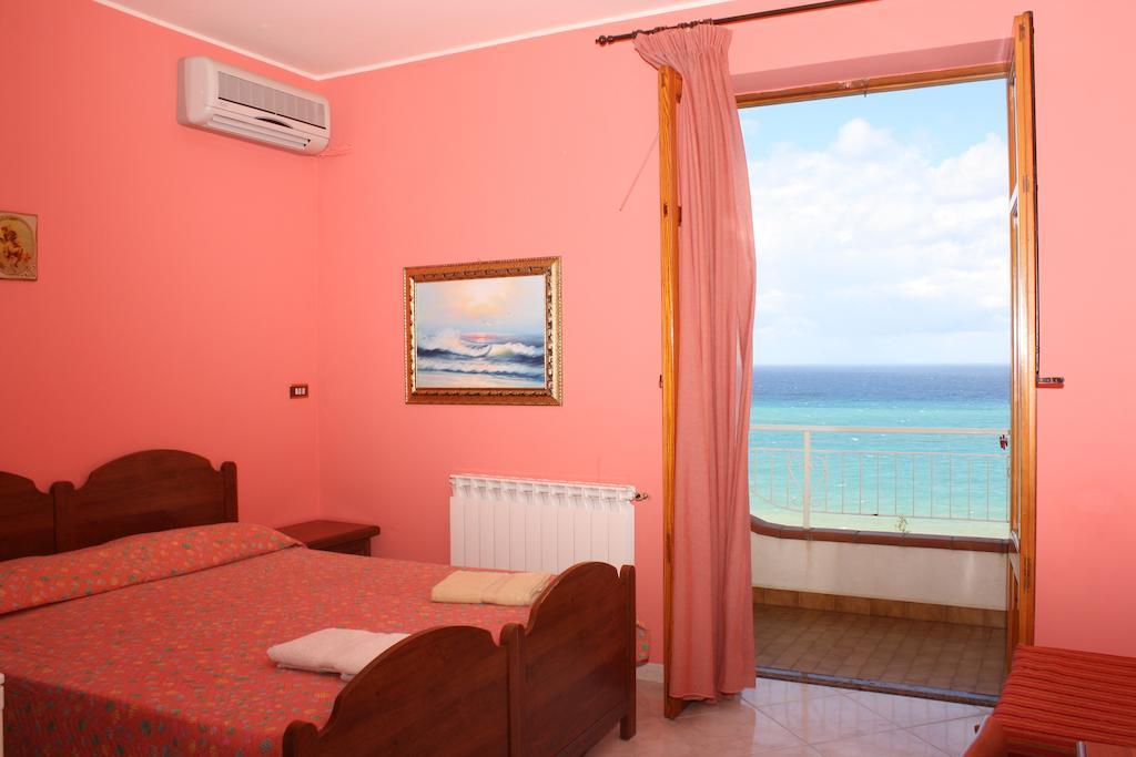 Ondazzurra Bed and Breakfast Piraino Rum bild